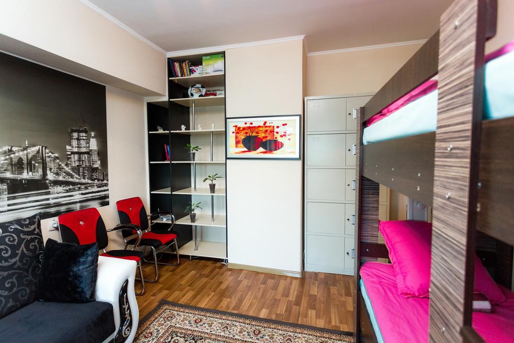Ussr Hostel Bisjkek Buitenkant foto